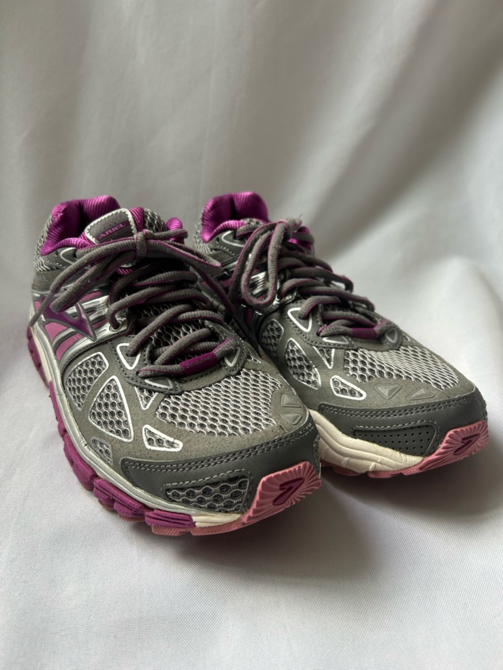 Brooks Arial 14 Grey and Pink Running Sneakers